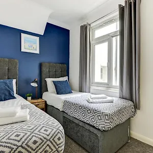  Apartment 2 Bedroom - Queens Square Flat 1
