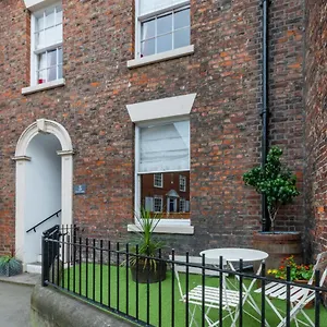 https://endeavour-house.yorkshirehotels.net